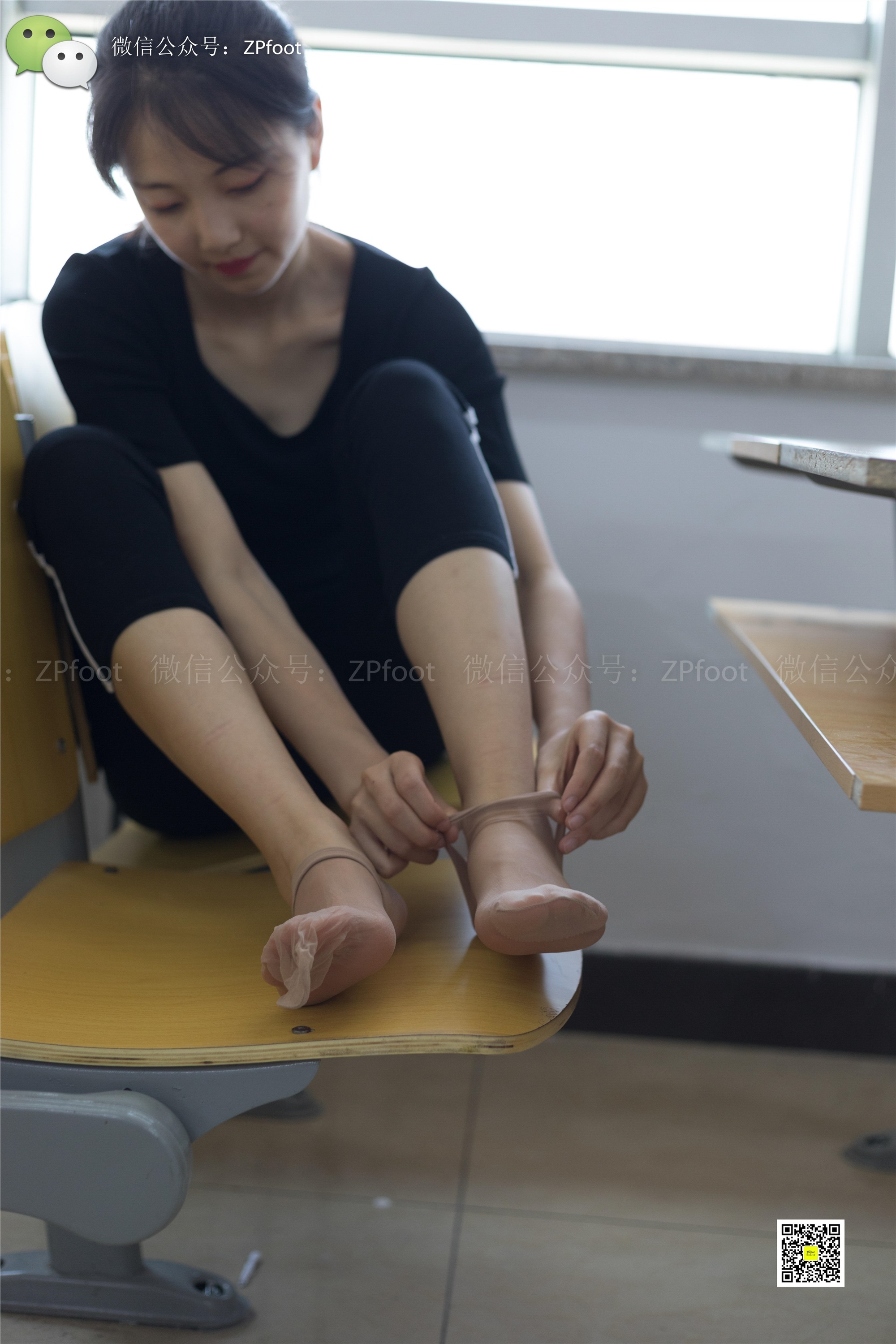 LSS Camellia Photography No.004 Classroom Short Filament Bare Foot